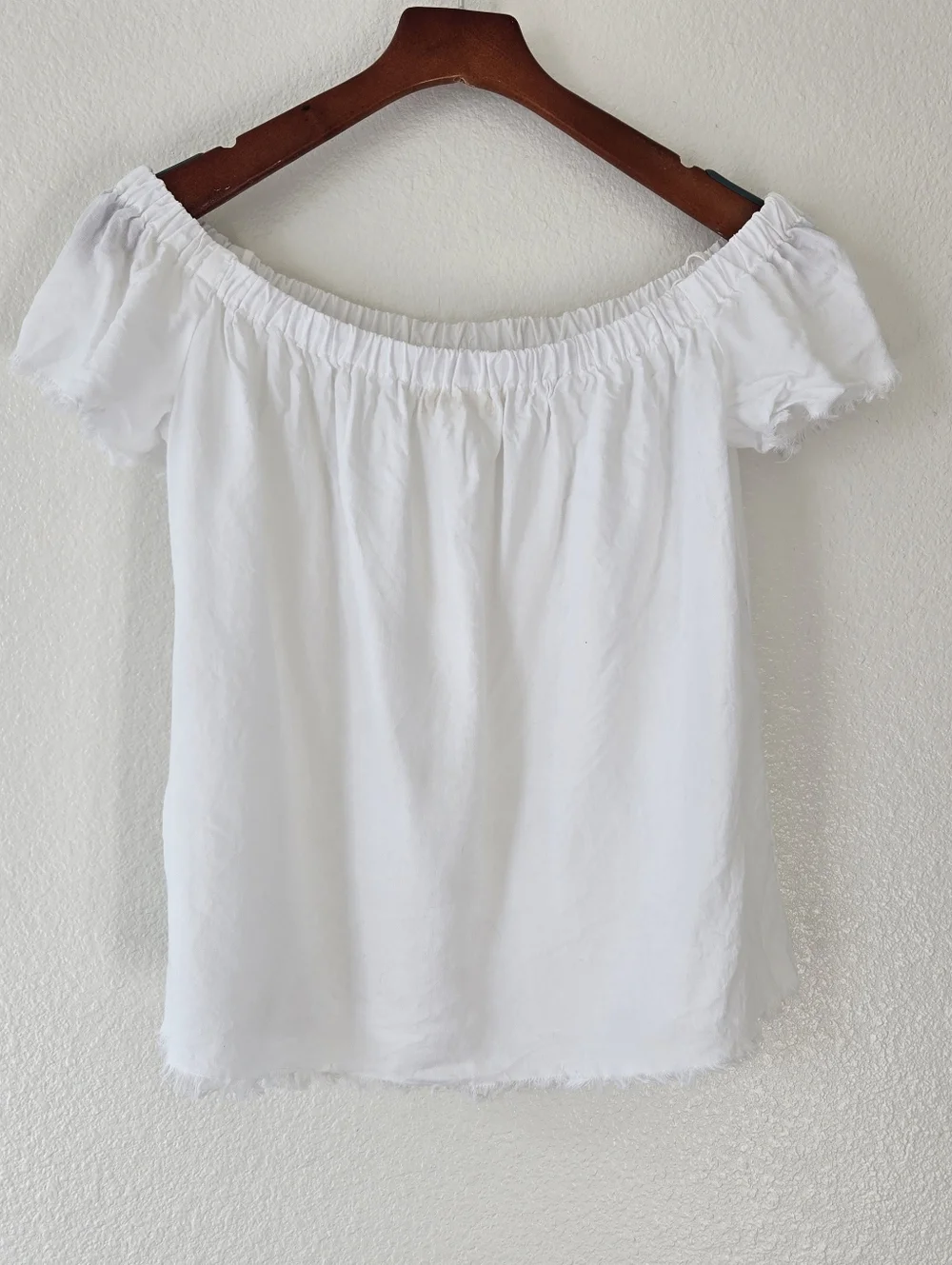 Cloth & Stone Anthropologie White‎ Off the Shoulder Small Top Fray Hem Tencel